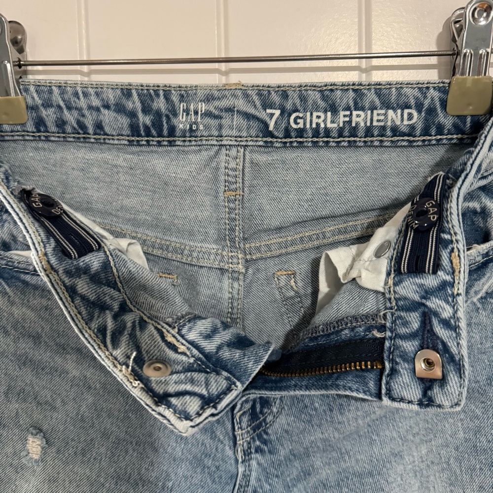 GAP Kids Girlfriend Style Distressed Blue Jeans - Great Condition - Size 7 - Picture 9 of 10